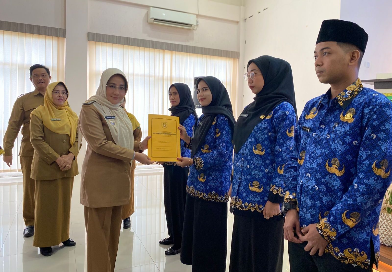 Resmi Angkat 1.546 PPPK Paruh Waktu, Bupati Sri Juniarsih Tekankan Loyalitas Pegawai