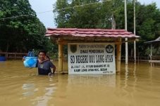 2 Hari Sekolah Terendam Banjir, Murid SD di Long Ayap dan Long Ayan Terapkan Belajar dari Rumah