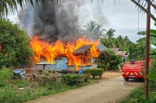 Diduga Akibat Korsleting Listrik, Rumah di Kampung Tubaan Terbakar, Kerugian Capai Rp100 Juta