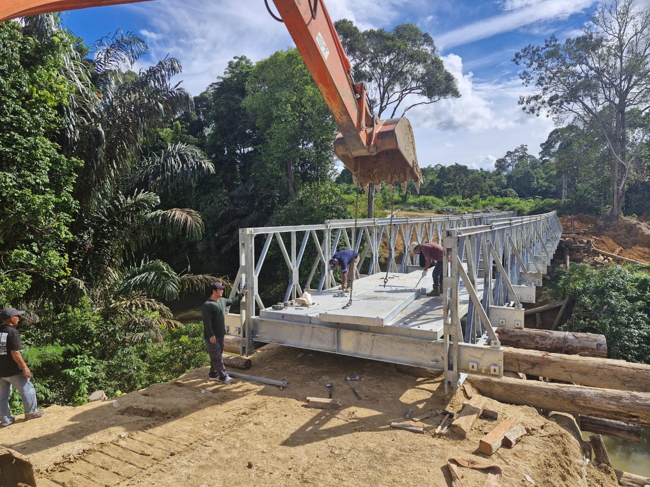 Jembatan Bailey Mapulu–Panaan Mulai Dibuka, Warga Sudah Bisa Melintas