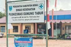 Masih Tak Terima Anaknya Meninggal, Keluarga Tuntut Puskesmas Gunung Tabur Bertanggung Jawab