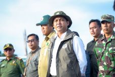 Menhut Raja Juli Antoni Batal ke Berau, Seluruh Agenda Kunjungan ke Long Sam Kosong