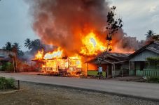 Korsleting Listrik Jadi Pemicu Kebakaran 3 Rumah di Tembudan, Kerugian Capai Rp300 Juta