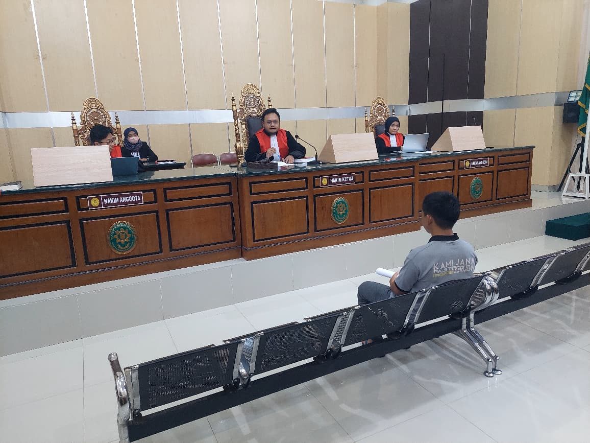 Bunuh Istri Hamil dan Dua Balitanya, Julius Jalani Sidang Perdana di Kursi Pesakitan