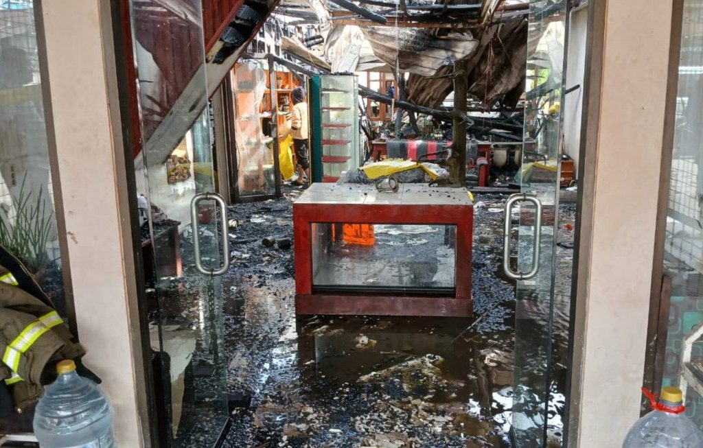 Kondisi bangunan yang terbakar di Jalan Milono, Tanjung Redeb, Berau (Adrikni/BT)