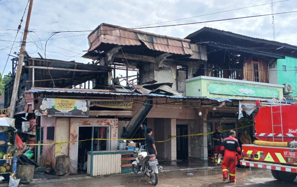 Kondisi bangunan yang terbakar di Jalan Milono, Tanjung Redeb, Berau (Adrikni/BT)