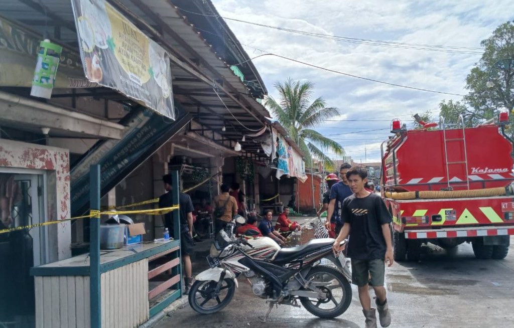 Kondisi bangunan yang terbakar di Jalan Milono, Tanjung Redeb, Berau (Adrikni/BT)
