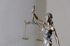 KUHP dan KUHAP Baru Resmi Berlaku Hari Ini, Simak Pasal Kontroversialnya