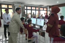 Momen Prabowo Mengaku Terharu Saat Resmikan Sekolah Rakyat: Sulit Saya Tahan Air Mata