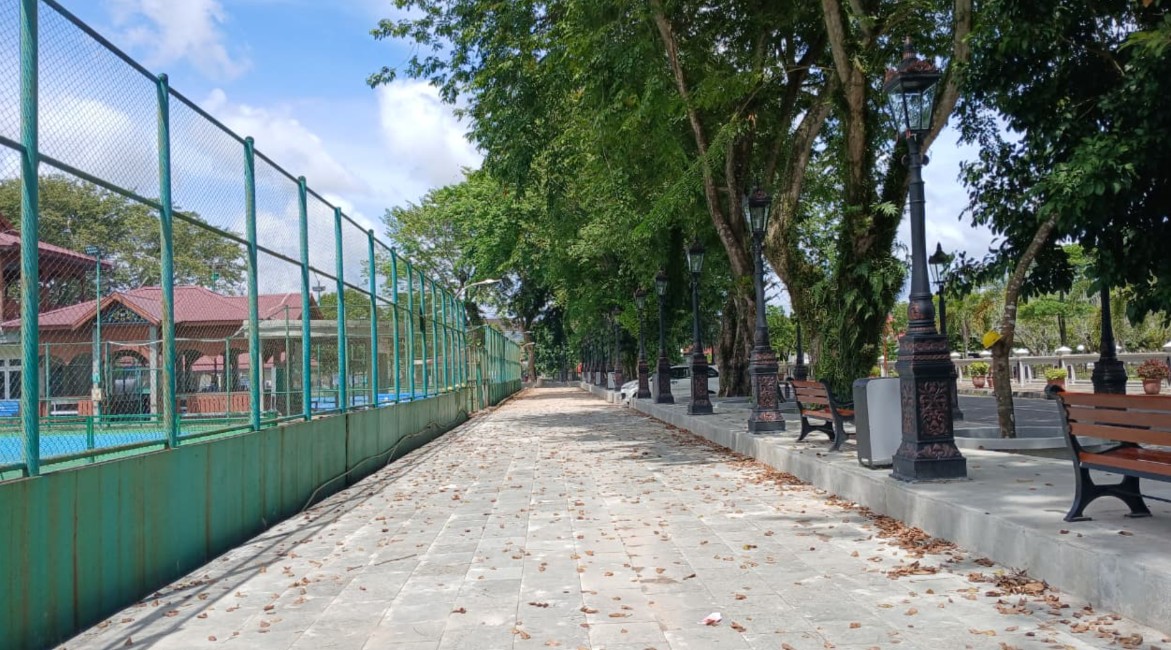 Taman Kota Dipenuhi Daun dan Sampah, Bupati Berau Minta Seluruh OPD Rawat Ruang Publik