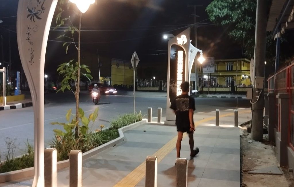 Kondisi pedestrian Jalan Diponegoro, Tanjung Redeb, Berau, setelah direvitalisasi (Adrikni/BT)