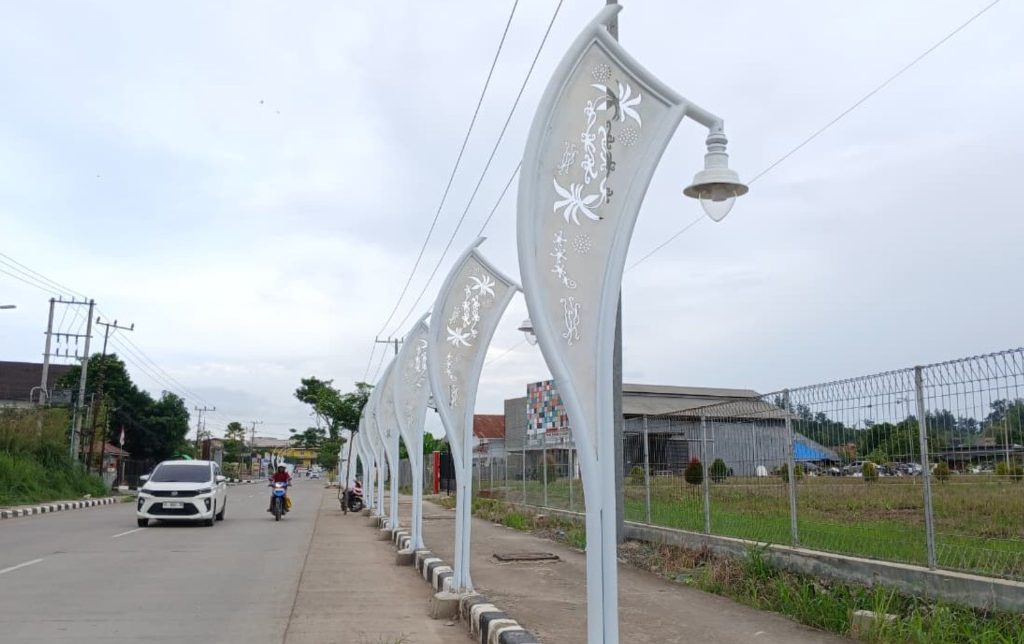 Kondisi pedestrian Jalan Diponegoro, Tanjung Redeb, Berau, setelah direvitalisasi (Adrikni/BT)