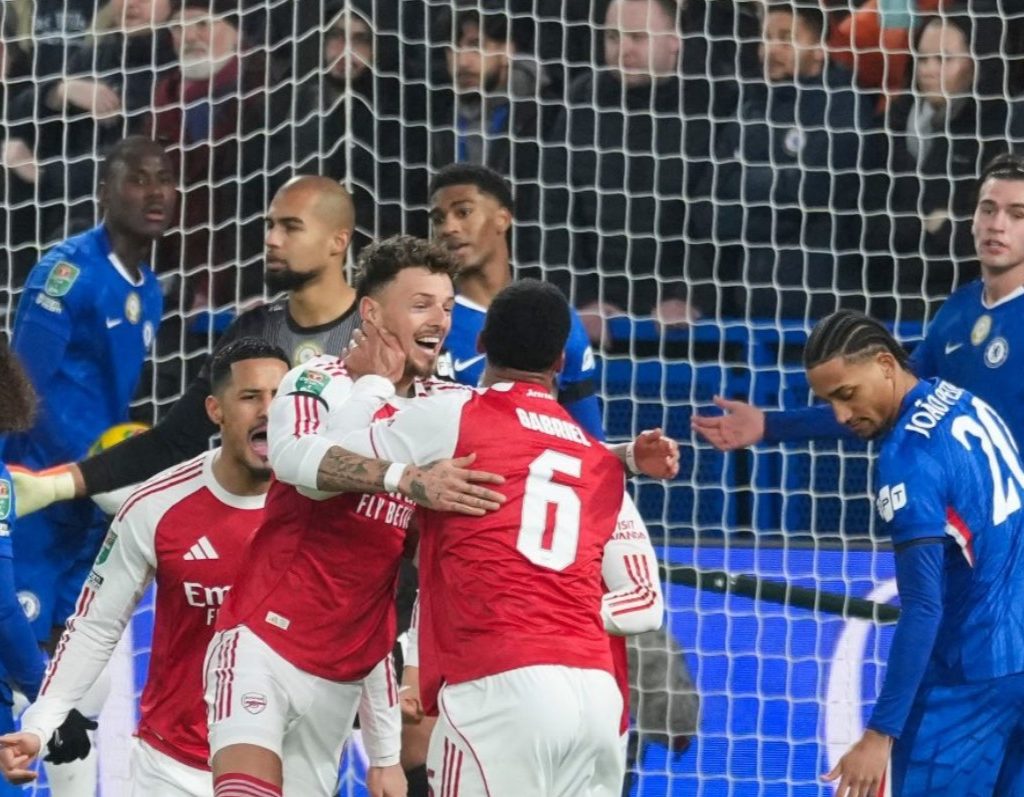 Proses gol Ben White di laga Carabao Cup Chelsea vs Arsenal (X/@Carabao_Cup)