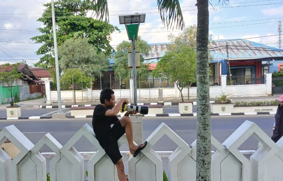 Fotografer jalanan di Tanjung Redeb, Berau (Adrikni/BT)