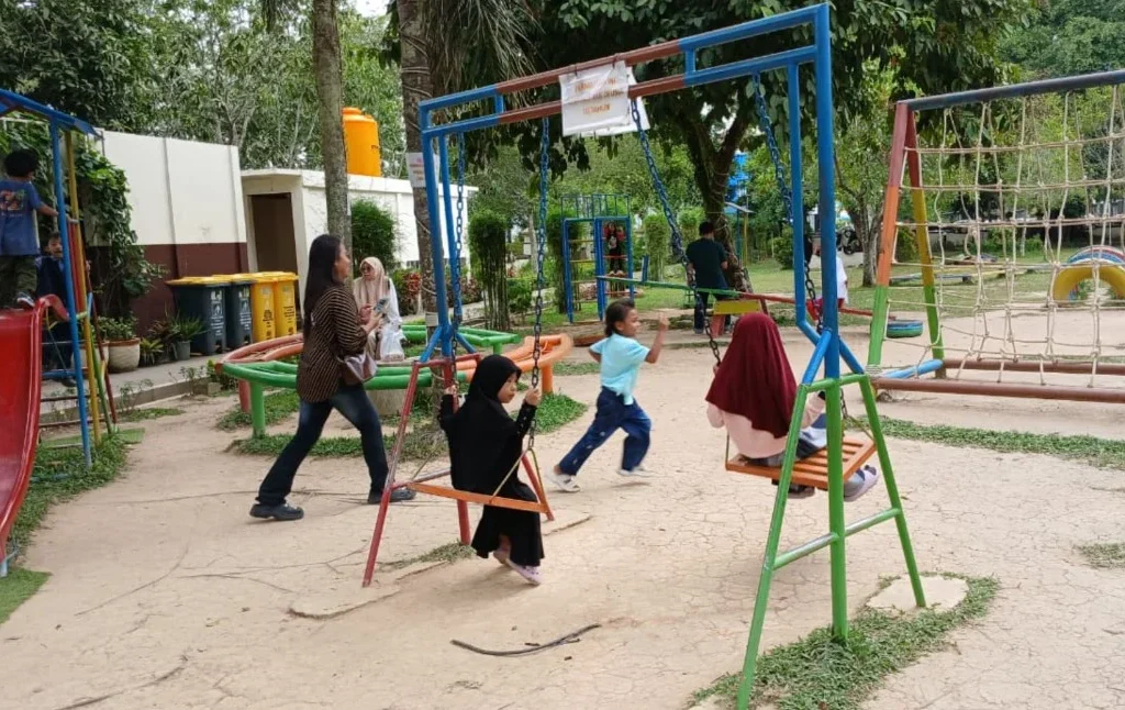 Area permainan anak di Taman Cendana, Tanjung Redeb, Berau (Andrikni/BT)