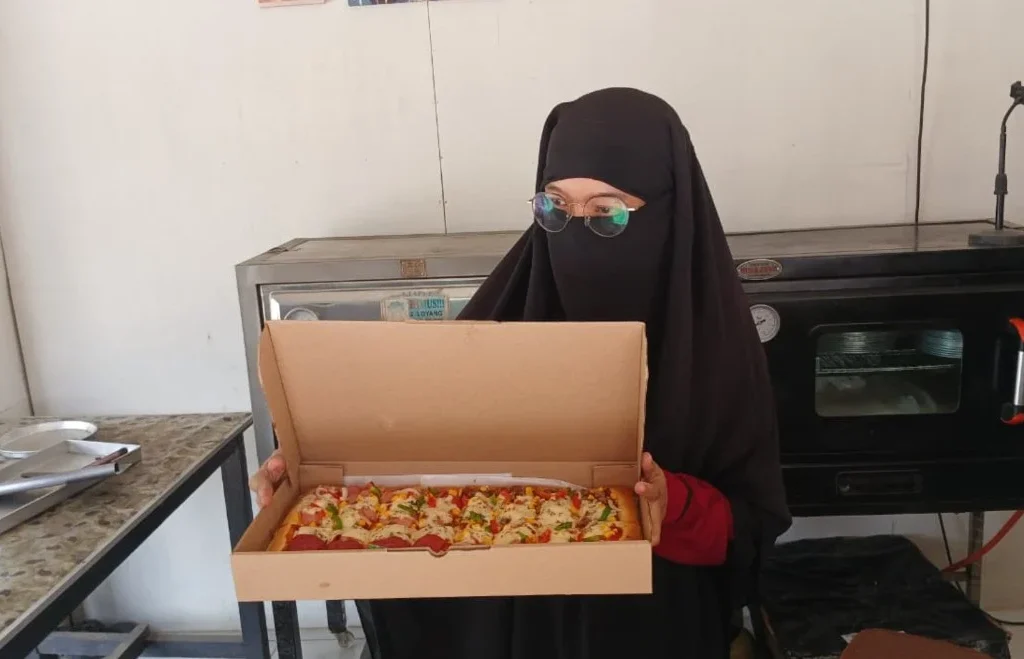 Marchelia Anggraeni Bangun Usaha Pizza Umma Adnan (Adrikni/BT)