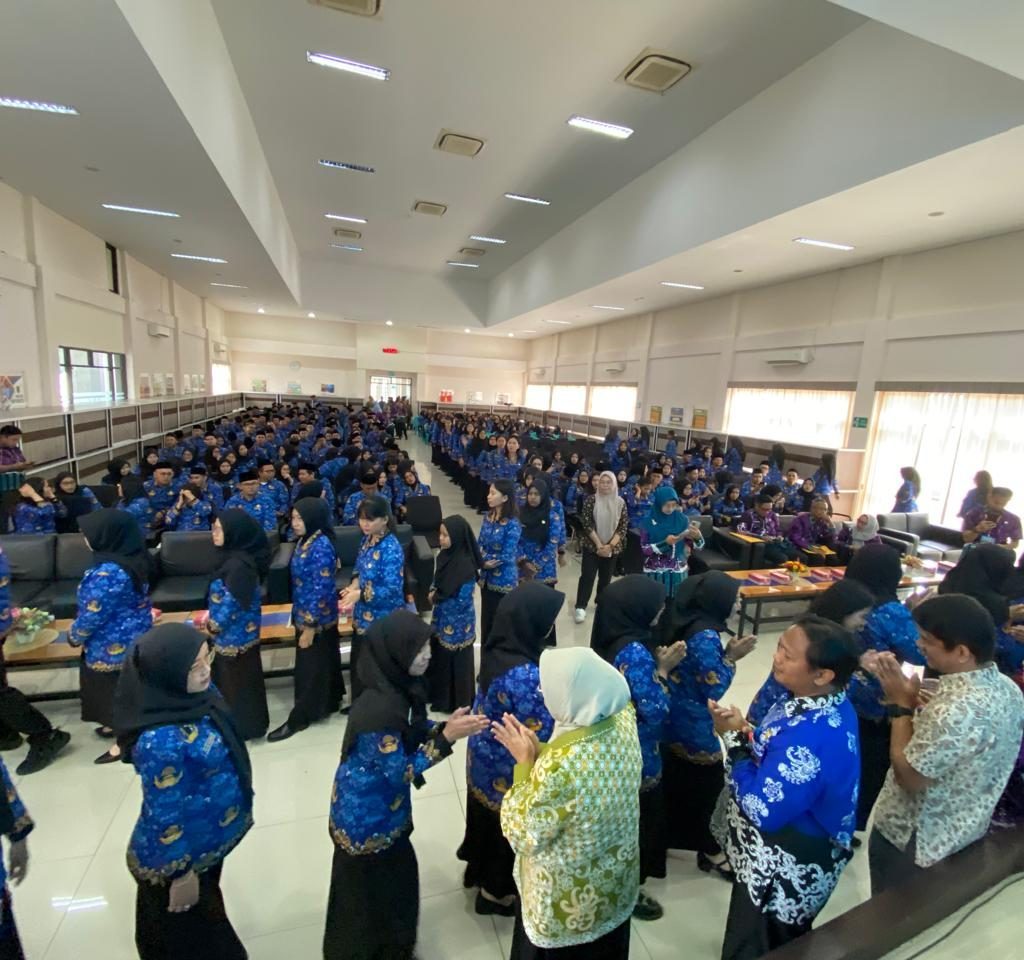 Acara pelantikan PPPK Paruh Waktu pada akhir 2025. (Sulaiman/BT)