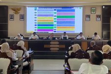 Realisasi Kegiatan Capai 100 Persen, Bupati Sri Beri Hadiah Umrah Gratis ke 5 Kepala Dinas