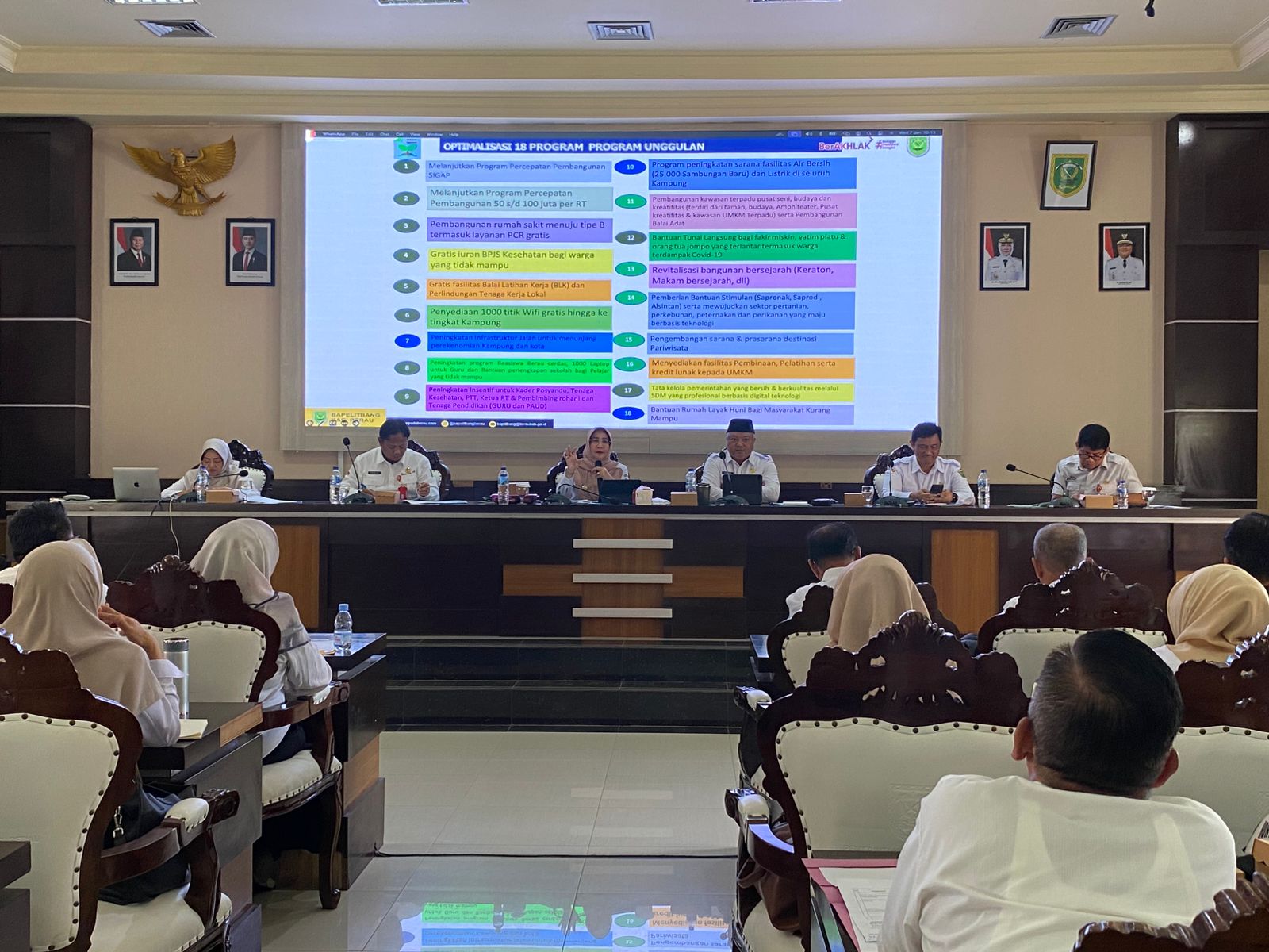 Realisasi Kegiatan Capai 100 Persen, Bupati Sri Beri Hadiah Umrah Gratis ke 5 Kepala Dinas