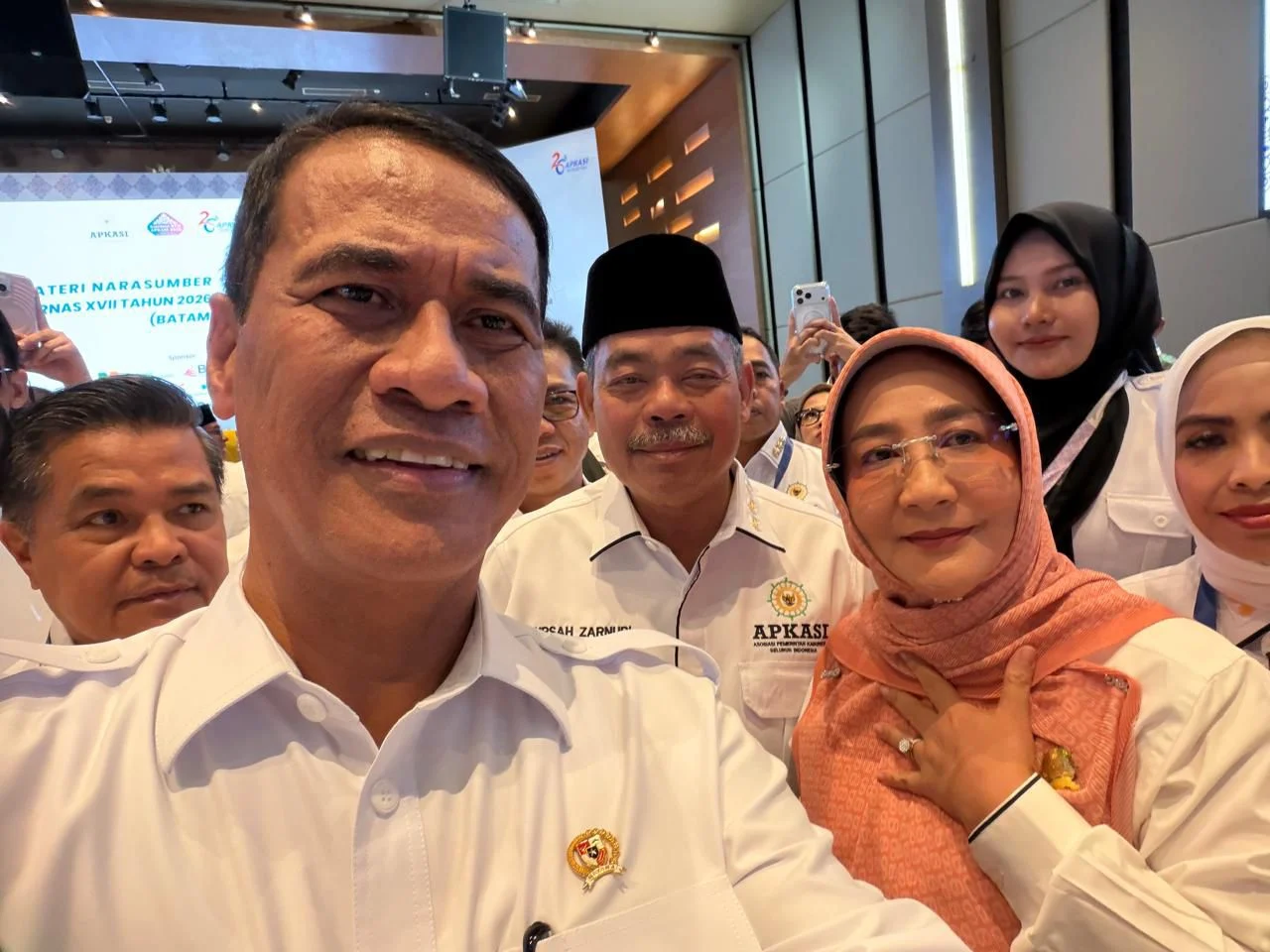 Oleh-oleh dari Batam, Bupati Sri Juniarsih Amankan Bantuan 400 Hektare Bibit Kakao dan Kelapa