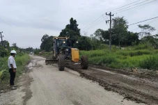 Kolaborasi Pemerintah Kampung Gurimbang dan Swasta, Jalan Poros Kembali Diperbaiki Jawab Keluhan Warga