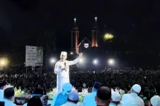 Lautan Jemaah Padati Lapangan Pemuda, Ustaz Das’ad Latief Pukau Warga Berau saat Tabligh Akbar PT Berau Coal