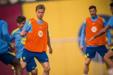 Frankie de Jong Cedera Hamstring, Lini Tengah Barca Ompong