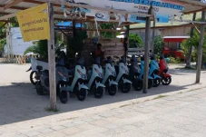 Suka Duka Penyewaan Sepeda Listrik di Pulau Derawan Berau: Sepi Peminat saat Musim Liburan Usai