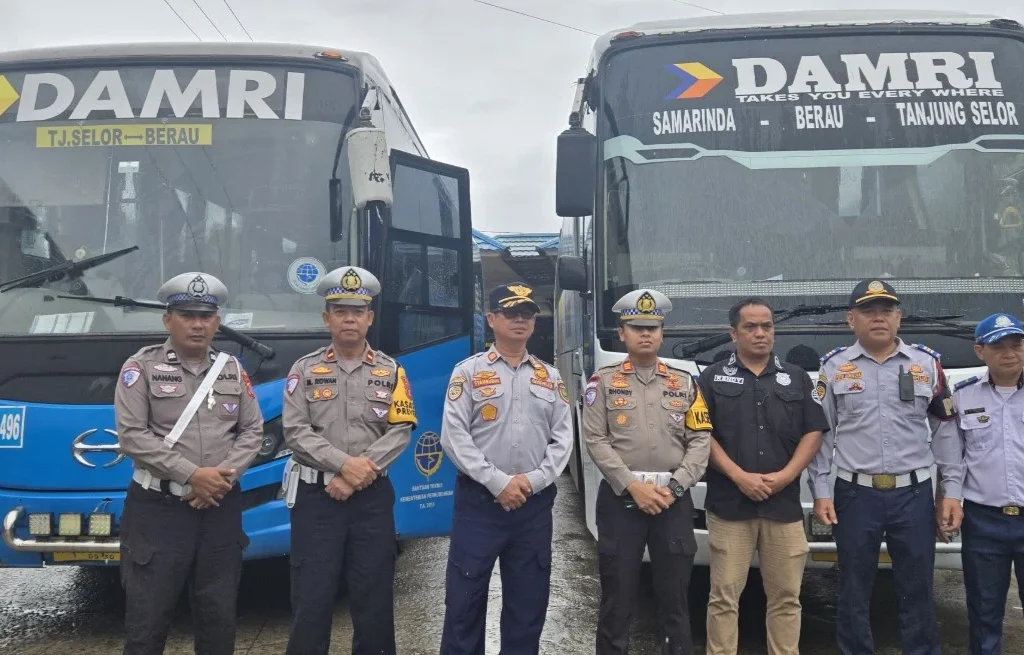 Kegiatan pemeriksaan bus di Terminal Rinding dalam rangka Operasi Keselamatan Mahakam 2026 (Dok.Polres Berau)