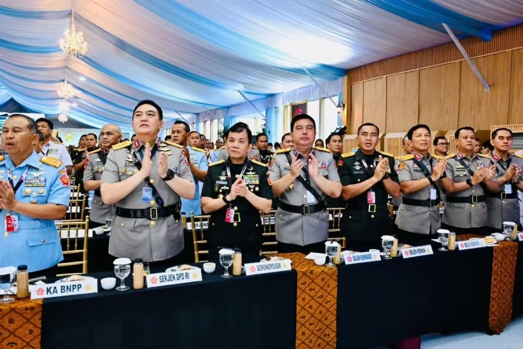 Presiden Prabowo saat kumpulkan perwira tinggi TNI Polri dalam Rapim TNI Polri di Istana (Instagram/@sekretariat.kabinet)