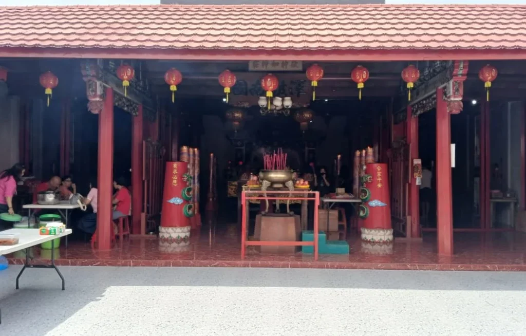 Suasana ibadah di Klenteng Tri Dharma Thien Te Kong, Tanjung Redeb, Berau (Adrikni/BT)