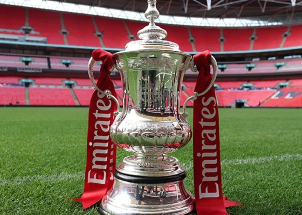 Trofi FA Cup (thefa.com)