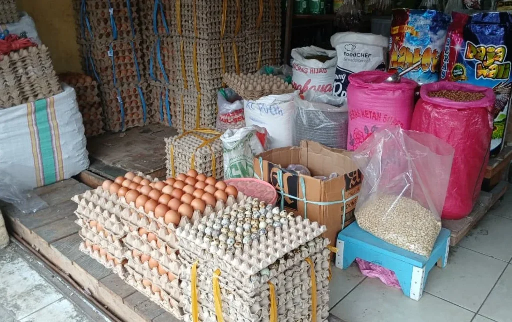 Pedagang sembako di Jalan Manunggal, Tanjung Redeb, Berau (Andrikni/BT)