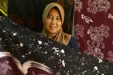 Kisah Erni Ocnawati Ciptakan Batik Berbasis Kearifan Lokal Khas Kelay Berau