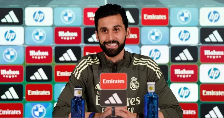 Pelatih Real Madrid Alvaro Arbeloa saat jumpa pers. (realmadrid.com)