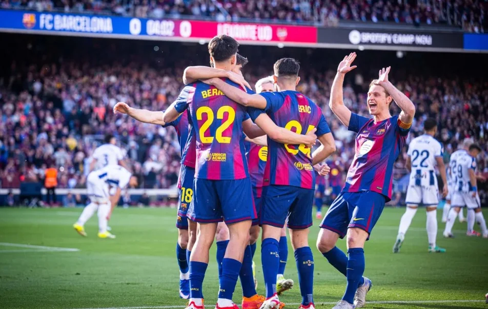 Selebrasi skuad Blaugrana usai mencetak gol ke gawang Levante. (fcbarcelona.com)