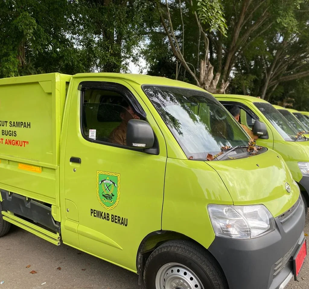 Pikap pengangkut sampah yang diberikan DLHK Berau ke kelurahan di Tanjung Redeb. (Sulaiman/BT)