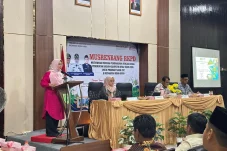 Jalan Rusak Menuju Labuan Cermin Jadi Sorotan, Bupati Sri: Jangan Tunggu APBD Tahun Depan