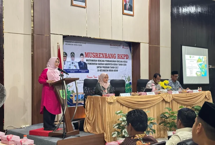 Jalan Rusak Menuju Labuan Cermin Jadi Sorotan, Bupati Sri: Jangan Tunggu APBD Tahun Depan