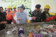 Ada “RUPIAH” di Pulau Derawan, Solusi Baru Tangani Puluhan Ton Sampah Wisata Setiap Hari