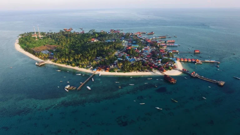 Foto udara Pulau Derawan yang saat ini terancam krisis air bersih. (BT)