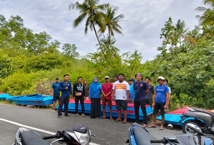 Tak Sekadar Serap Aspirasi, Waris Serahkan 10 Kapal Fiber untuk Nelayan Maratua