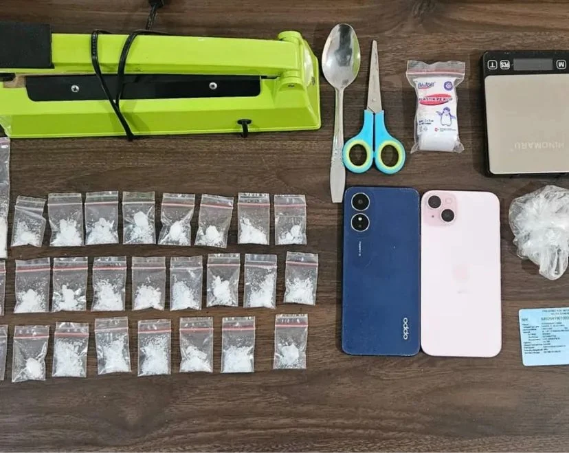 Barang bukti milik tersangka pengedar sabu di Sanga-Sanga Kukar. (IG/@polreskukar)