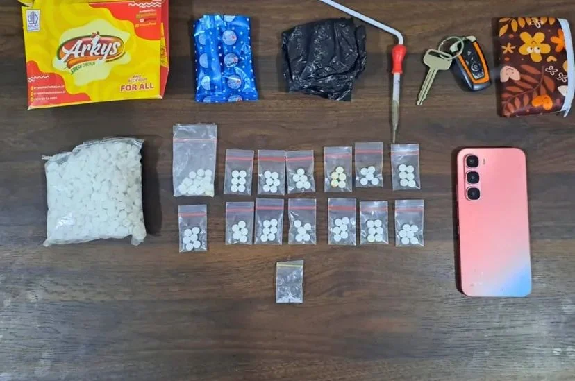 Barang bukti milik Kriwul alias AE yang diamankan di Mapolres Kukar. (IG/@polreskukar)