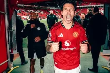 Barcelona Incar Lisandro Martinez, Manchester United Mau Lepas?