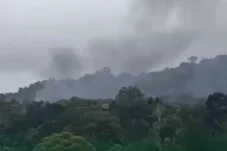 Pesawat Jatuh di Krayan Nunukan Kaltara, Asap Hitam Membubung di Balik Pegunungan