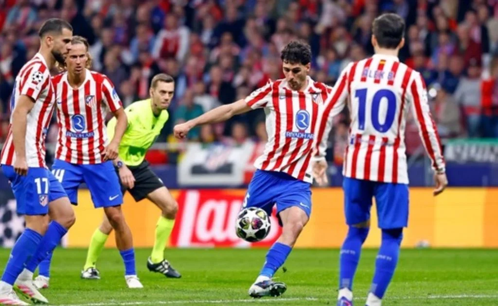 Sepakan pemain Atletico Madrid, saat laga melawan Tottenham Hotspurs di Metropilitano. (atleticodemadrid,.com)