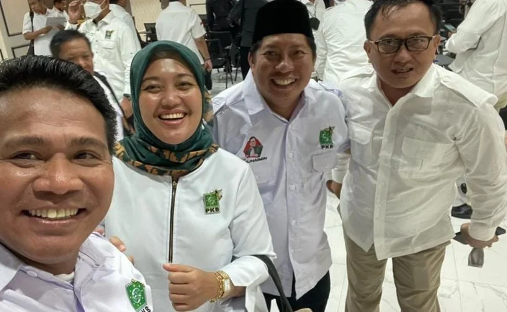 Ketua DPW PKB Kaltim Syafruddin bersama para kadernya. (facebook/Syafruddin Pkb)