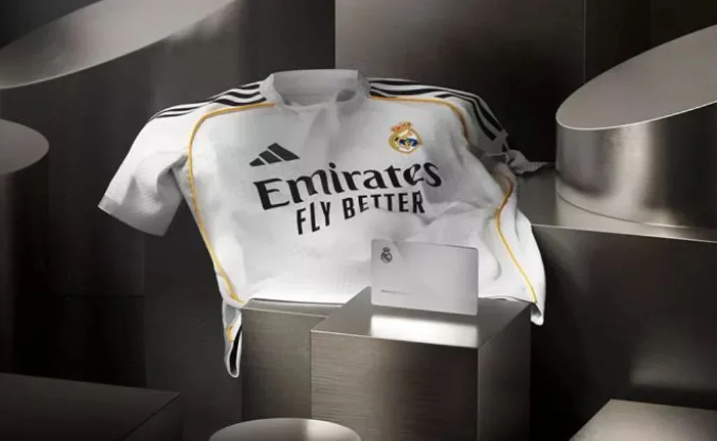 Jersey semua tim olahraga Real Madrid yang tertera nama Emirates Fly Better. (realmadrid.com)