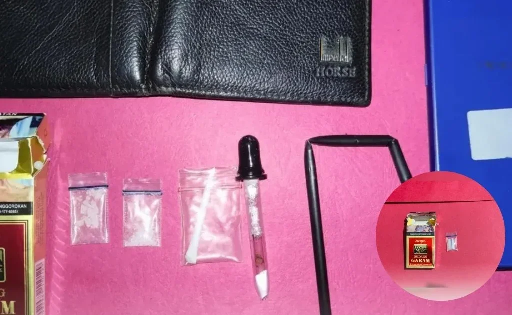 Barang bukti milik DA dan CH yang diamankan Unit Reskrim Polsek Sangasanga. (instagram/@polreskukar)